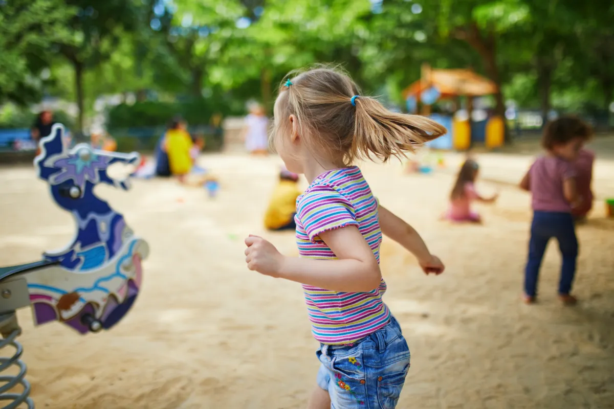 "Giocattoli educativi da bagno: divertimento e apprendimento sotto l'acqua."