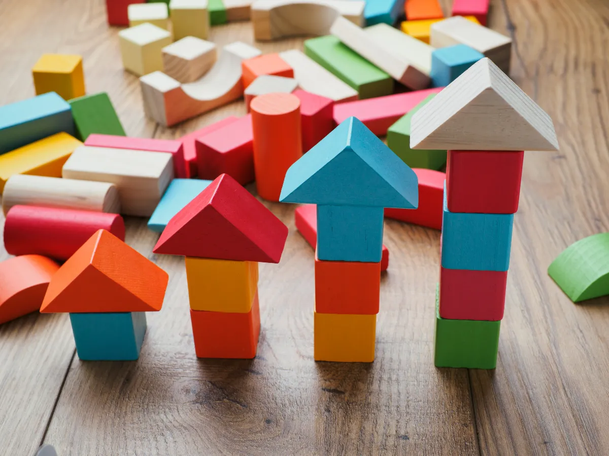 Come i giochi di creazione e assemblaggio stimolano l'immaginazione.