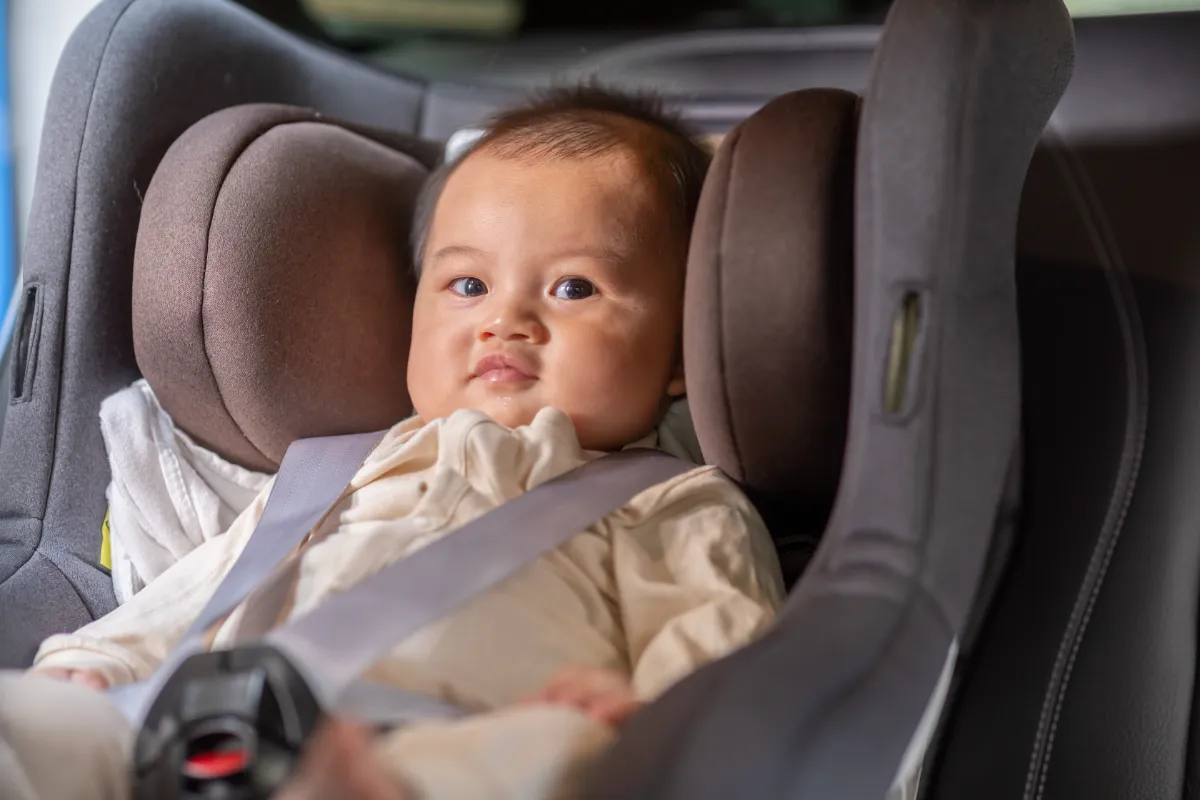 Confronto dei seggiolini auto con seduta reclinabile per viaggi lunghi.