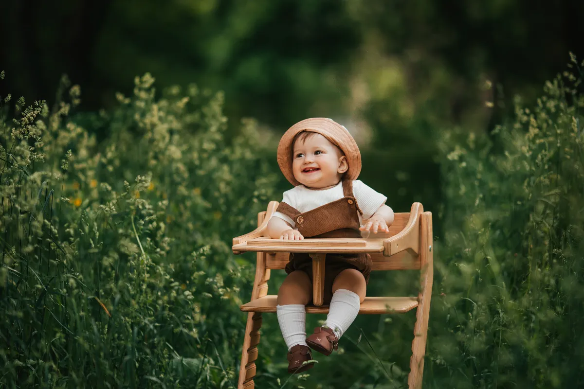 Sedie alte trasformabili in sedute aggiuntive: versatilità per i bambini più grandi.
