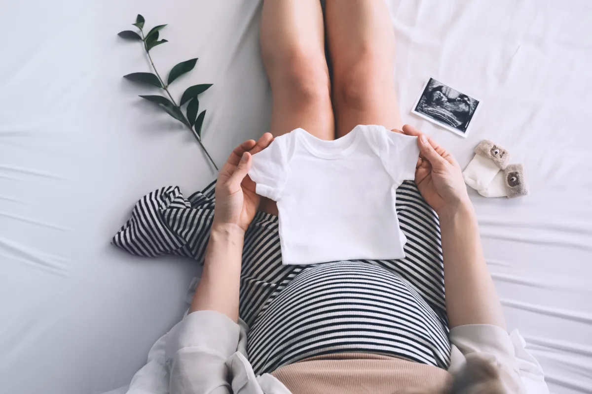 Gli elementi essenziali da avere nell'armadio del tuo neonato.