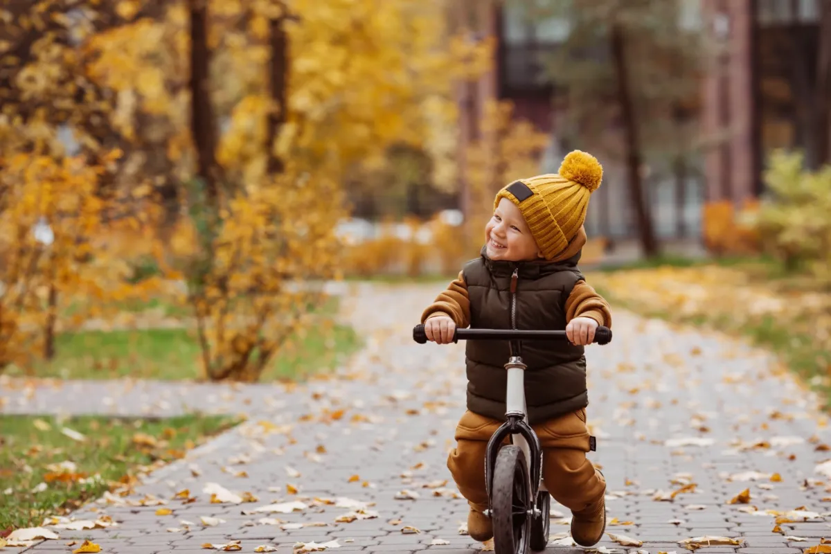 Come vestire il tuo bambino in base alle stagioni.
