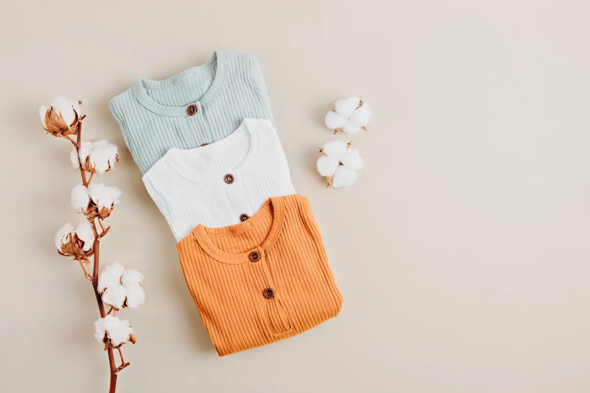 I vantaggi dei vestiti di cotone per i bambini.