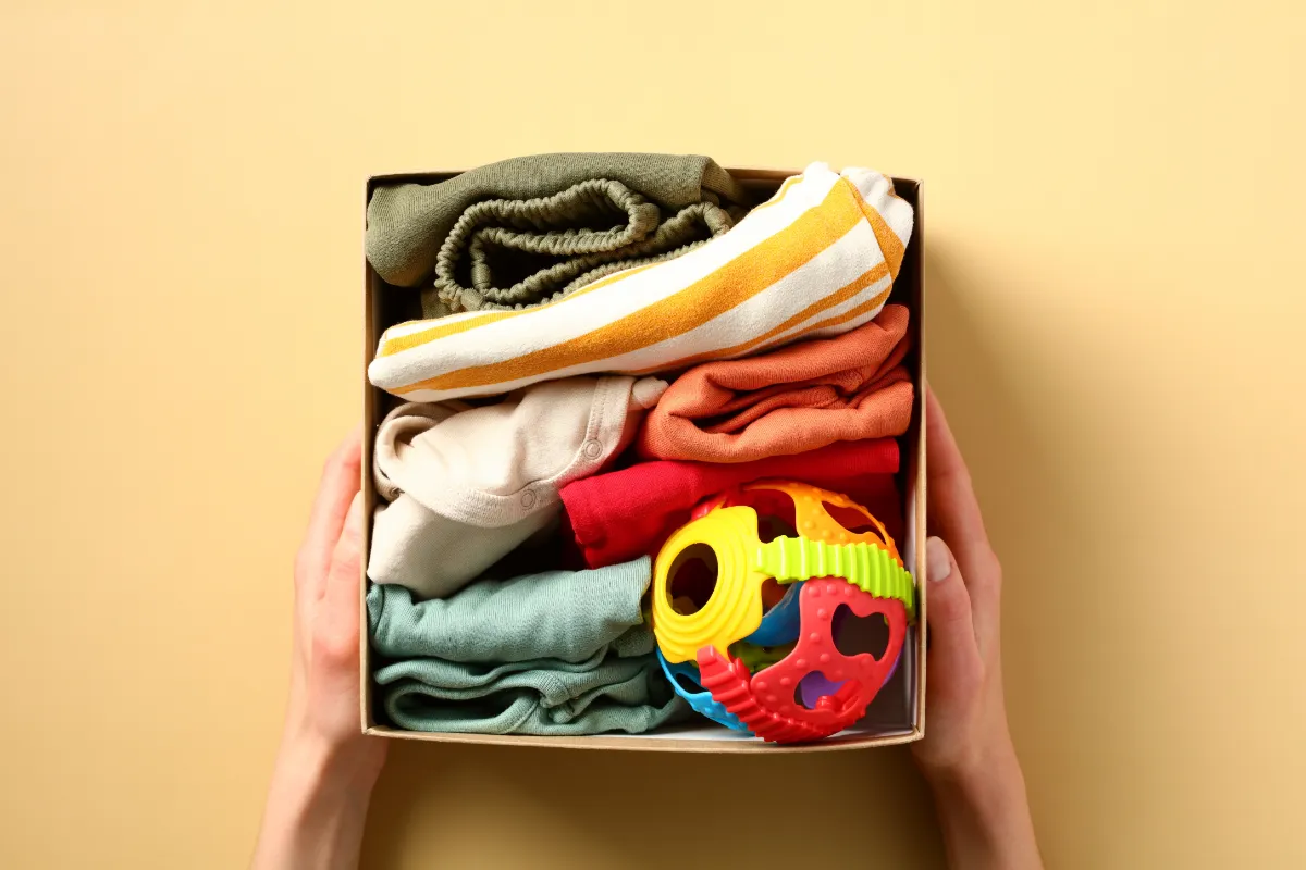 Le tappe per organizzare una vendita di abbigliamento usato per bambini: