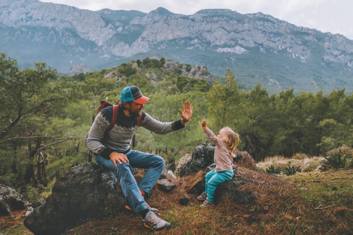 Le migliori tenute per uscire all'aperto con il bambino.
