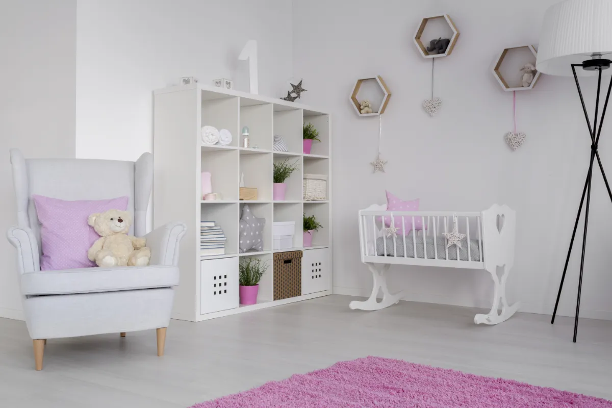 Idee di archiviazione intelligenti per una camera da letto per bambini.